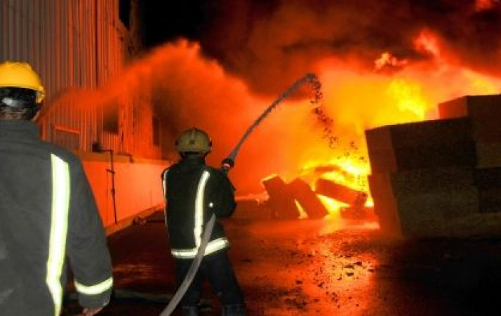 القيروان: اندلاع حريق بمصنع الكرتون بالشبيكة والجهود جارية للسيطرة عليه
