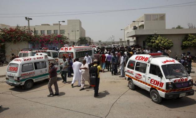 Pakistan Six Morts Dans Une Attaque Kamikaze Contre Un Tribunal Idaraty